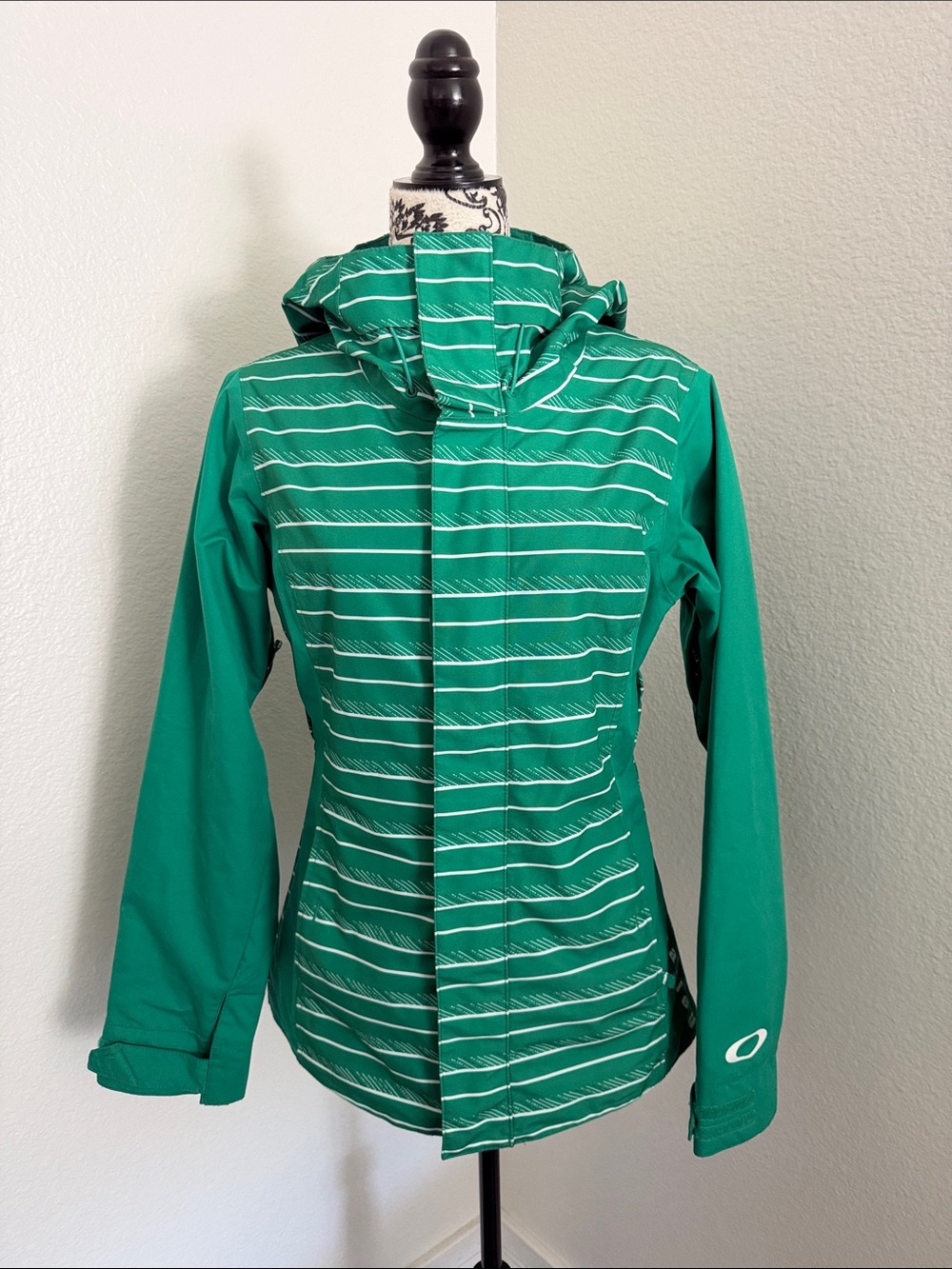 Oakley Mayhem Green & White  Striped Hooded Ski Jacket Size XS ( US 0-2 )